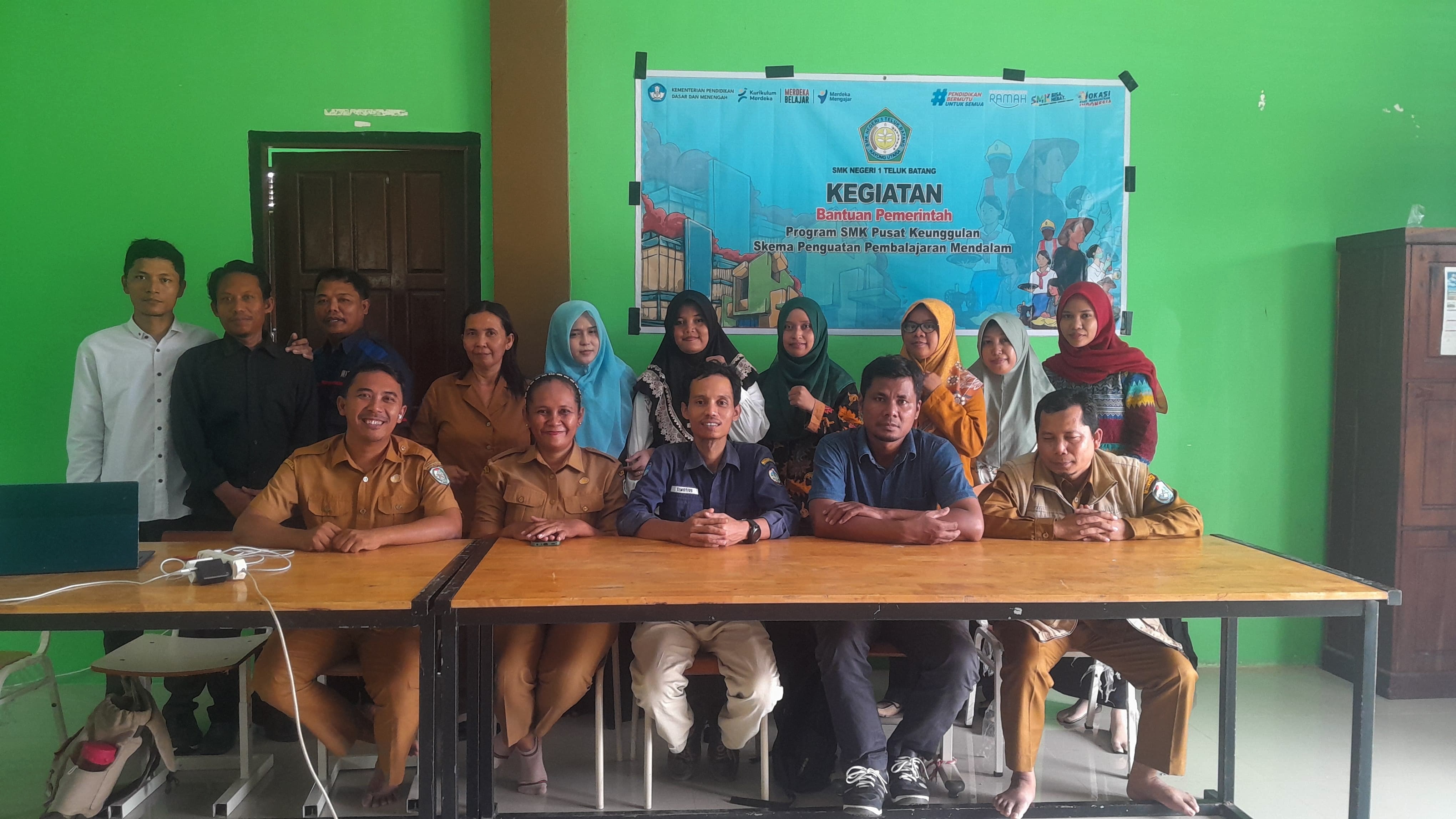 Peningkatan Relevansi Kompetensi Lulusan Rekayasa Perangkat Lunak SMK N 1 Teluk Batang  dengan Standar Industri  dan Kebutuhan Dinas Komunikasi dan Informatika